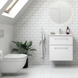 Hold badeværelset enkelt med hvid