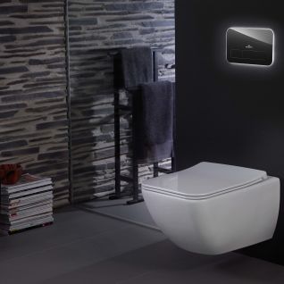 Villeroy & Boch toilet med indbygningscisterne og trykplade med lys.