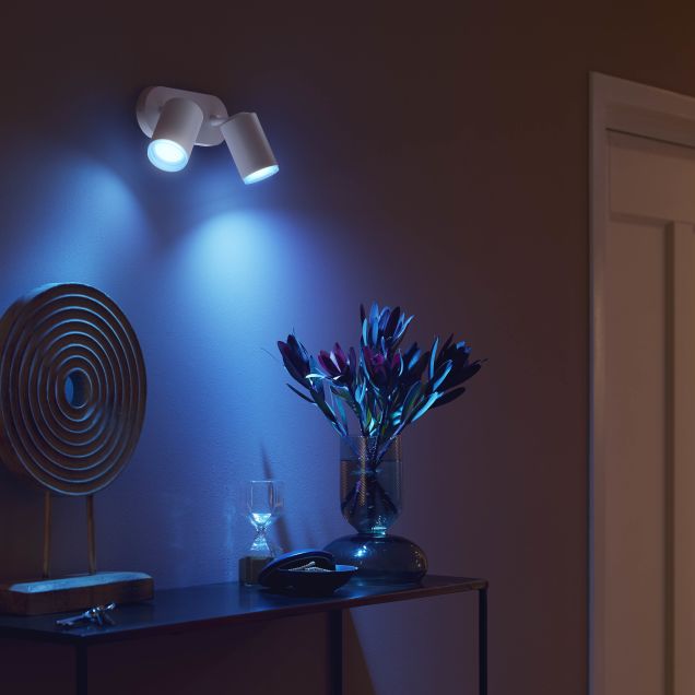 Moderne og klassisk vægspot fra Philips Hue