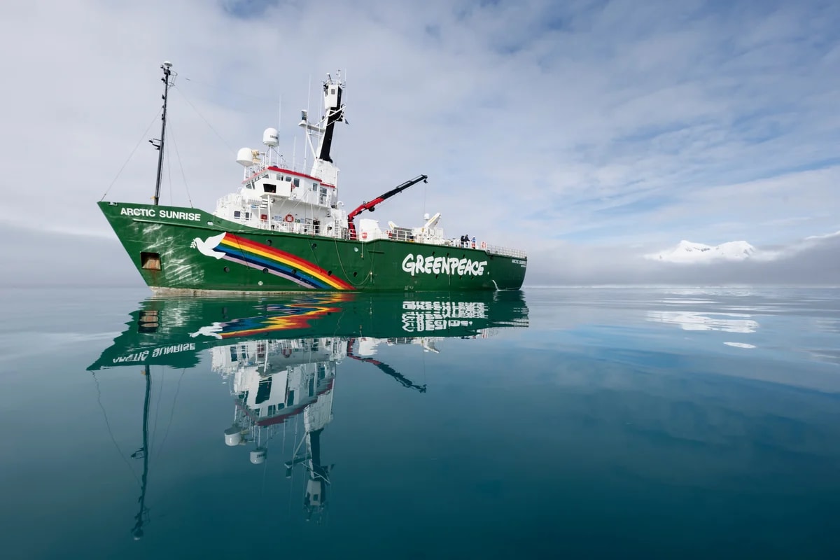 greenpeace-boat