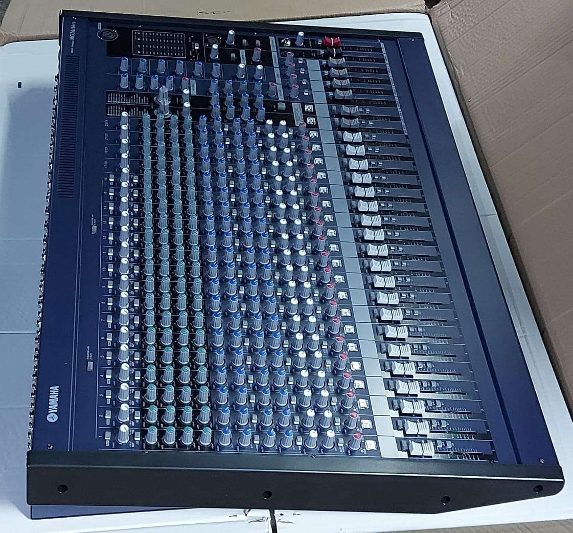 Yamaha MG24 24-Channel Professional Mixing Console