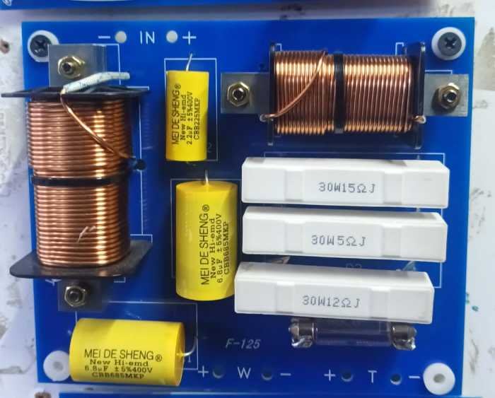 F-125 Professional 2-Way Speaker Crossover