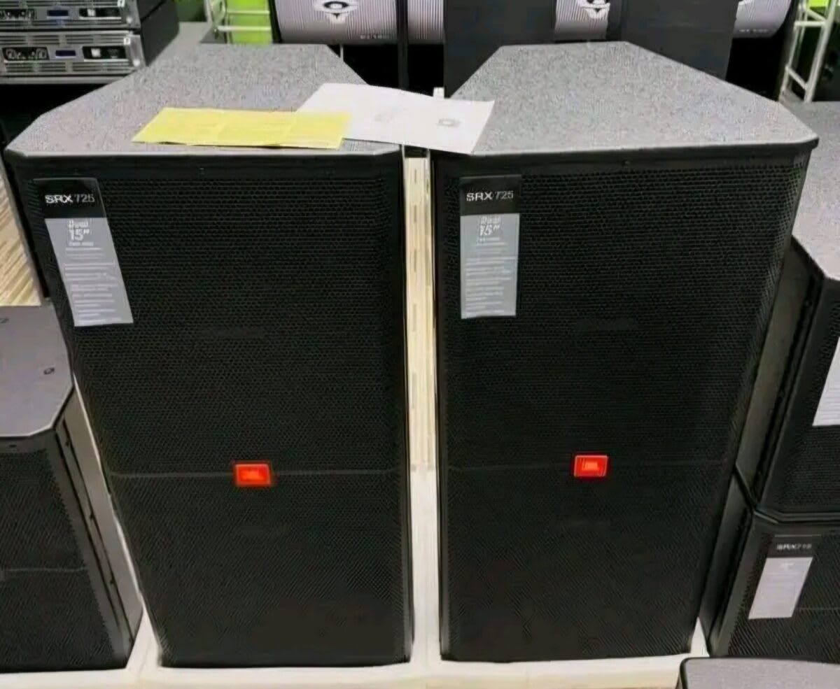 JBL SRX 725 Dual 15-Inch Professional Speaker Pair