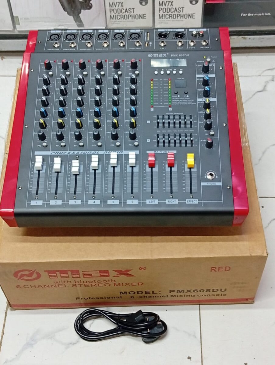 OMAX PMX608DUSB professional powered audio mixing console
