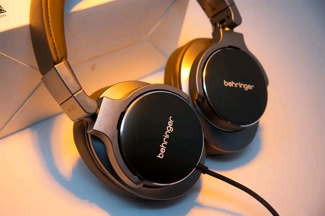 Behringer BH 470 Studio Monitoring Headphones