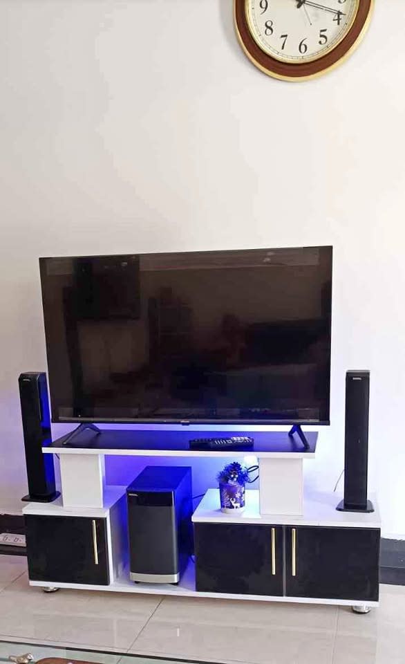 Istanbul 2 TV Stand