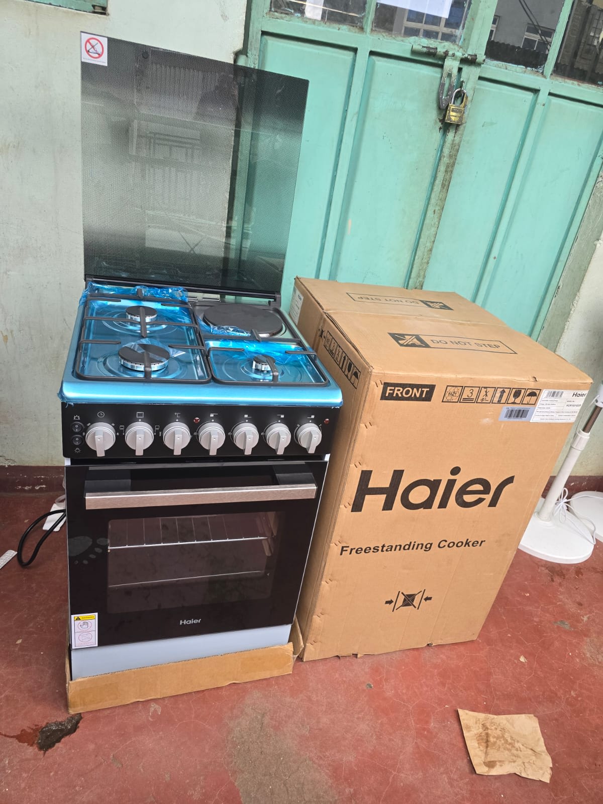 Haier 50×60 3 Gas + 1 Electric Cooker with Electric Oven
