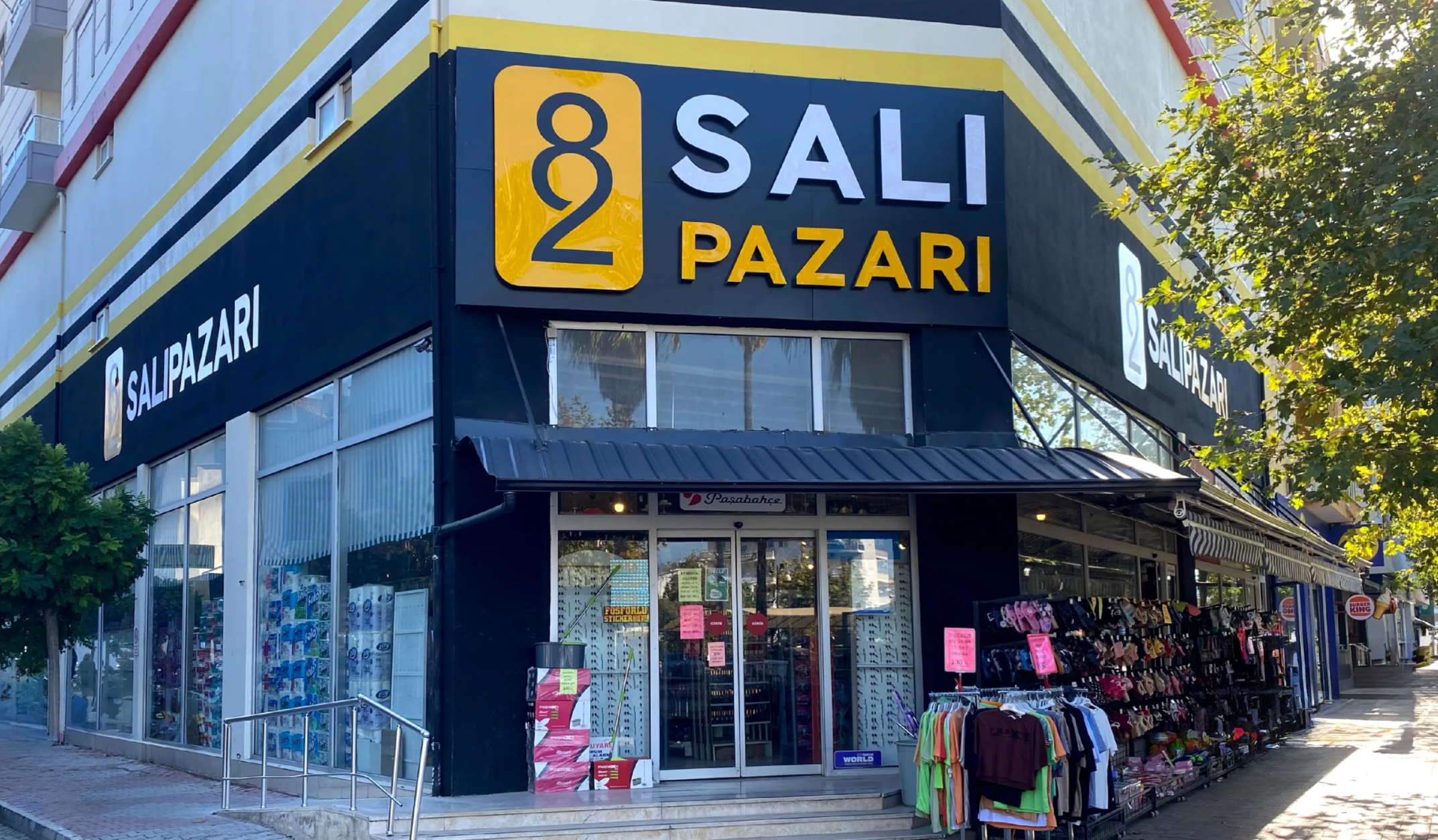 82 Sali Pazari — Shops in Gazipasha
