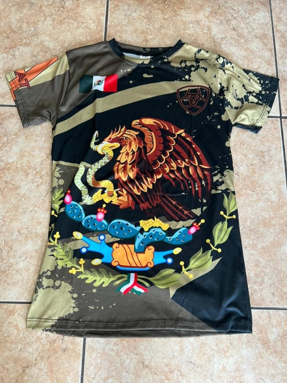 Playera Ariat Henley Mexican