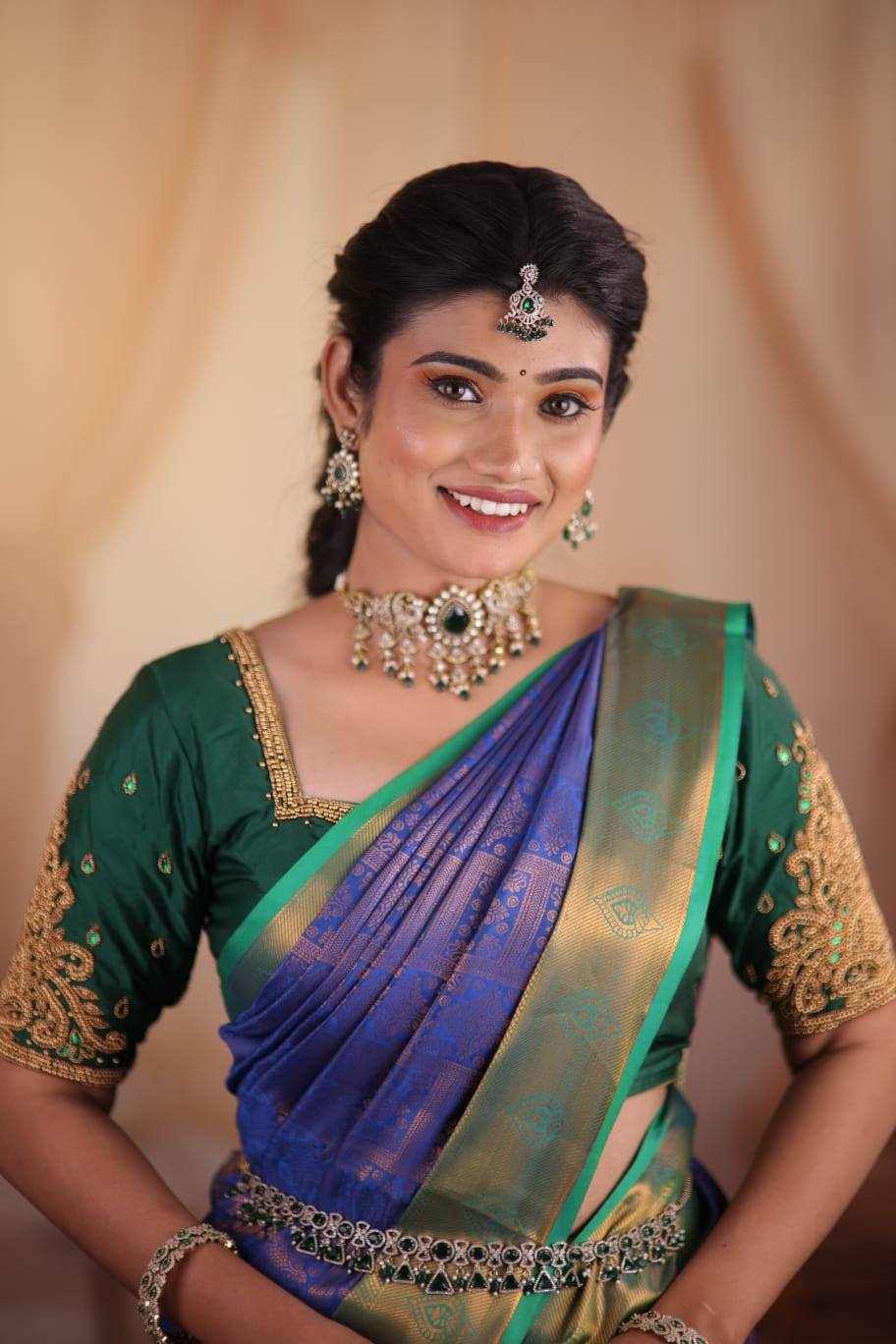 HD bridal makeup in Chennai — South Indian bride with high-definition base, kundan choker and maang tikka