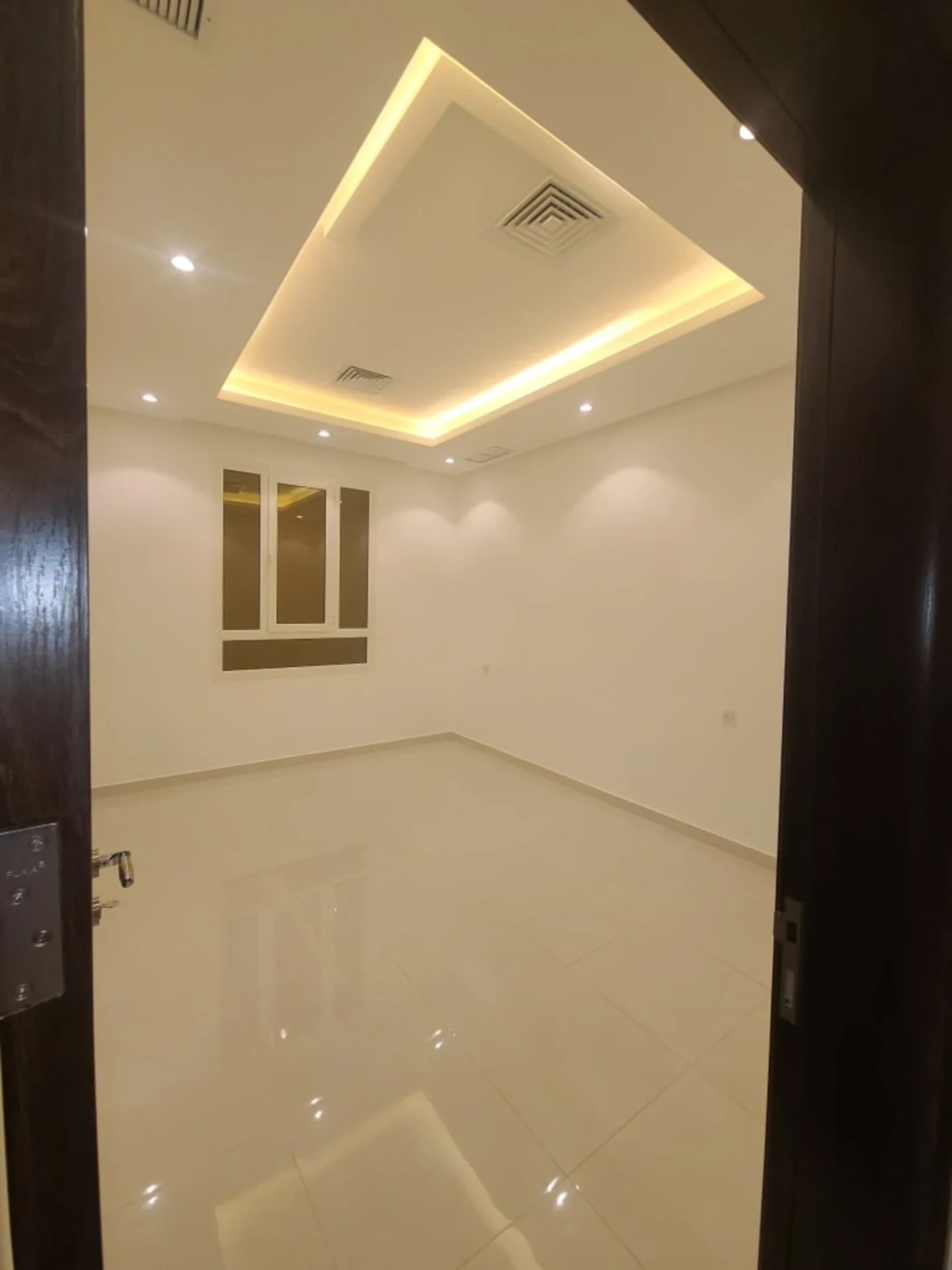 Photo 1: 4-bedroom apartment for rent in West Abdullah Al-Mubarak, Kuwait