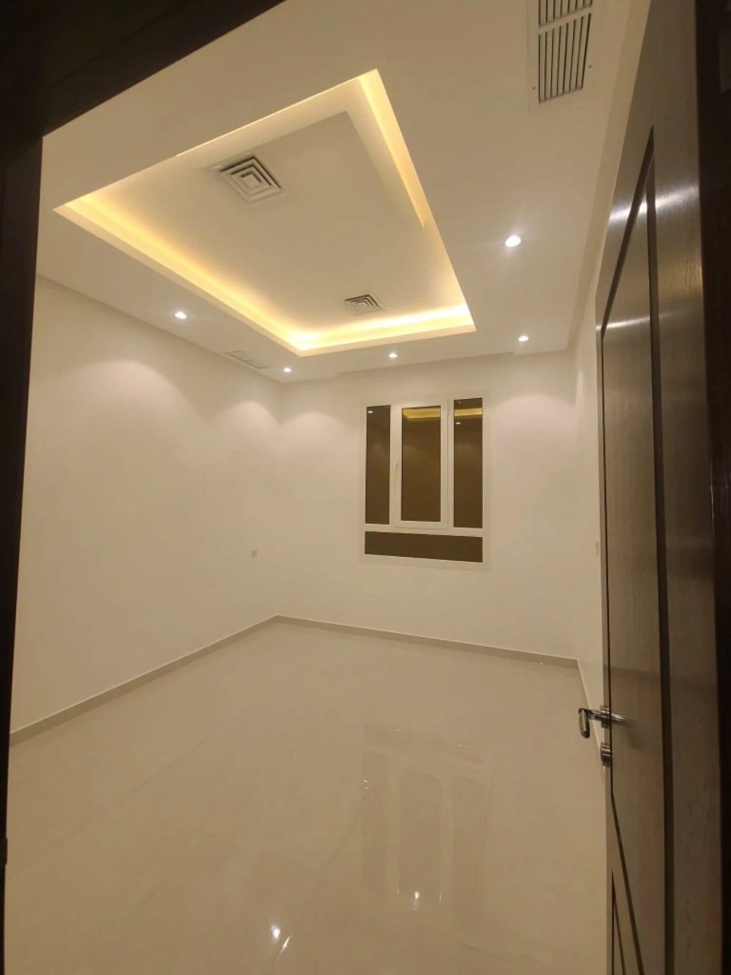 Photo 5: 4-bedroom apartment for rent in West Abdullah Al-Mubarak, Kuwait