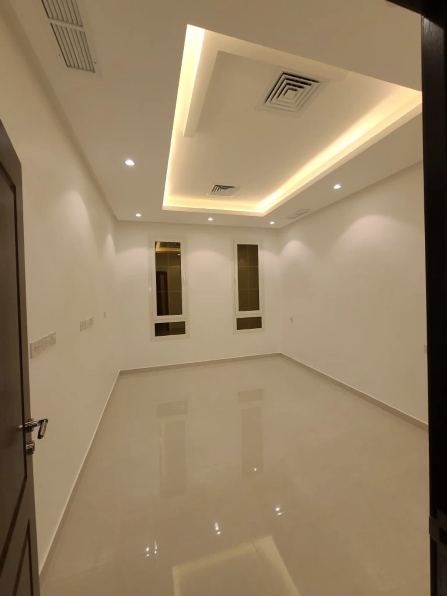 Photo 2: 4-bedroom apartment for rent in West Abdullah Al-Mubarak, Kuwait