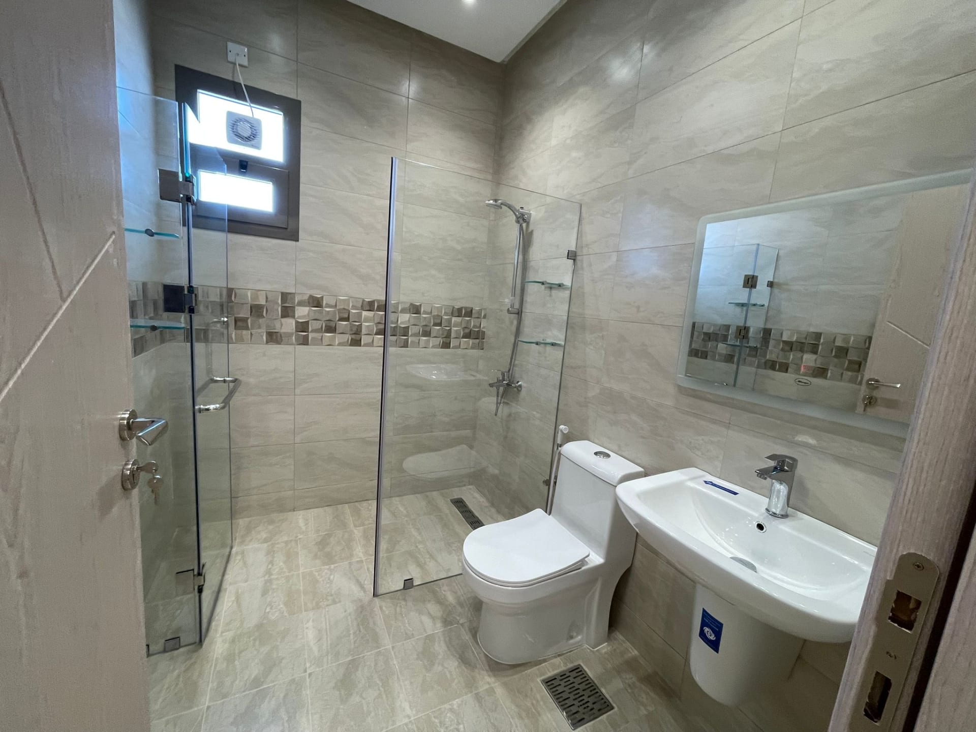 Photo 2: 4-bedroom floor for rent in Abu Ftaira, Kuwait
