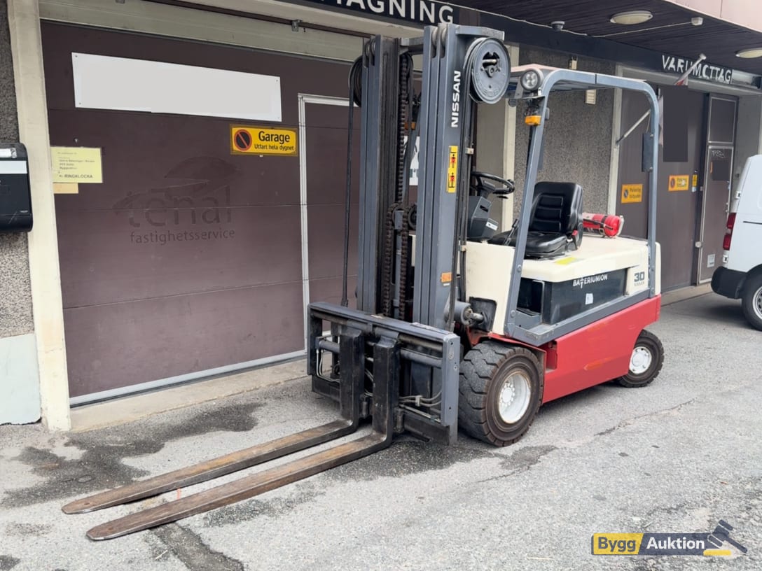 Nissan 30 eltruck motviktstruck 3 ton med batteri och laddare