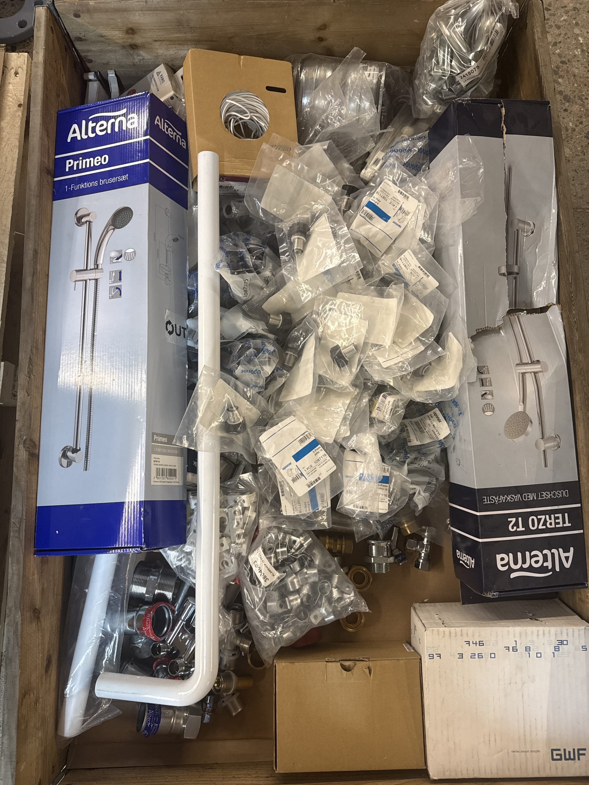 Parti VVS-material – Uponor S-Press, duschset, ventiler och kopplingar