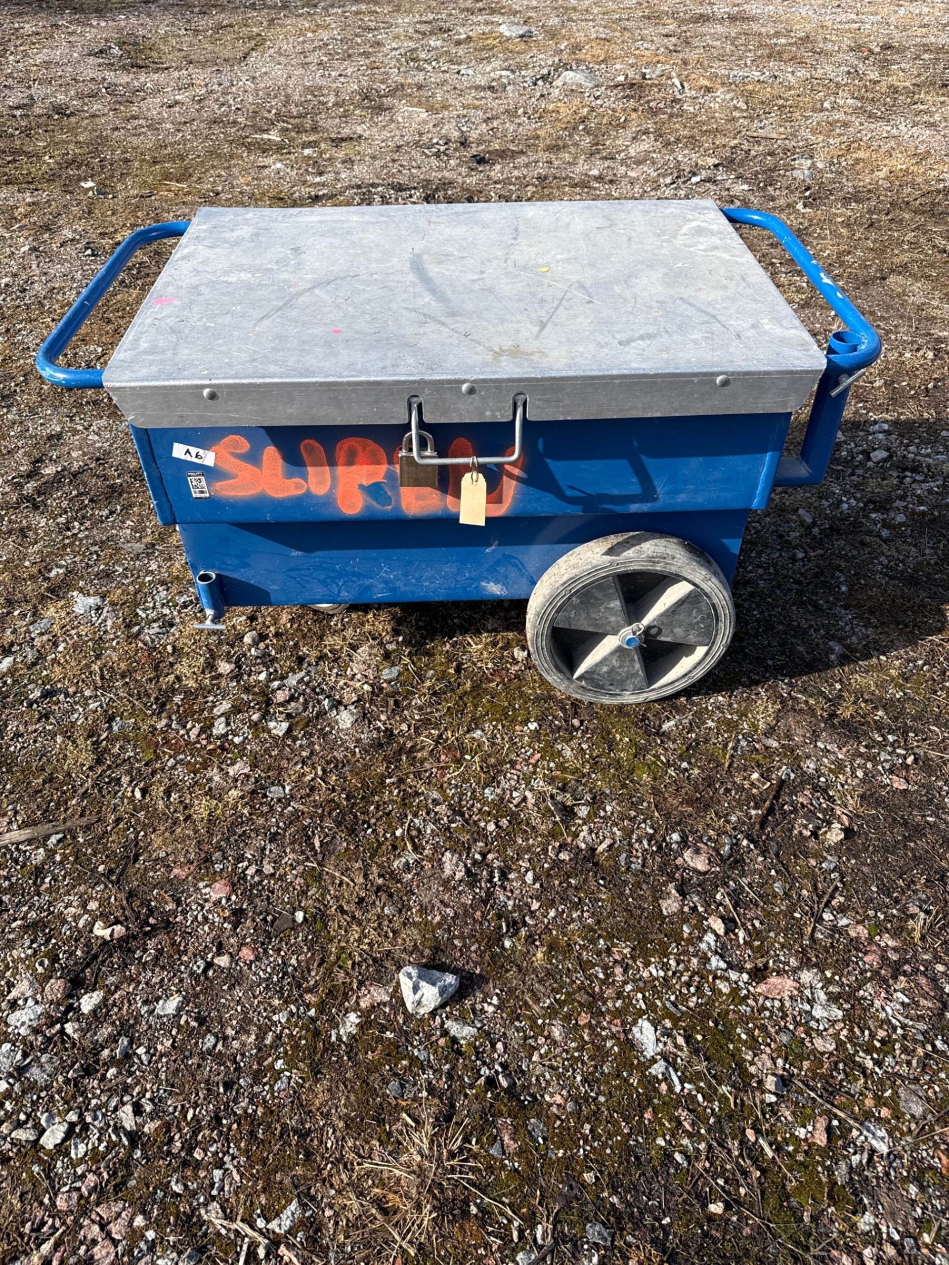 Materialvagn / arbetsvagn / Verktygsvagn med lock och hjul