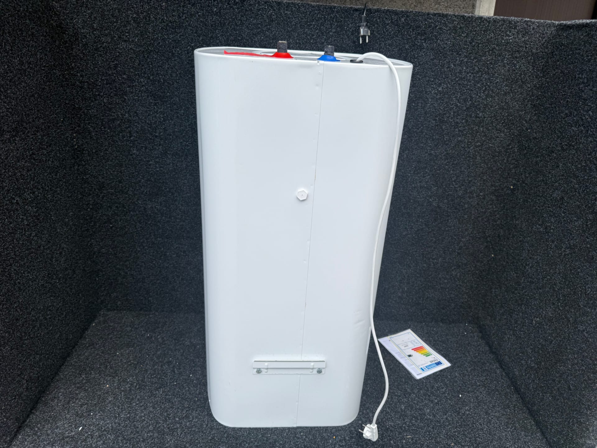 Varmvattenberedare Focus Power 100 E Transportskadad.