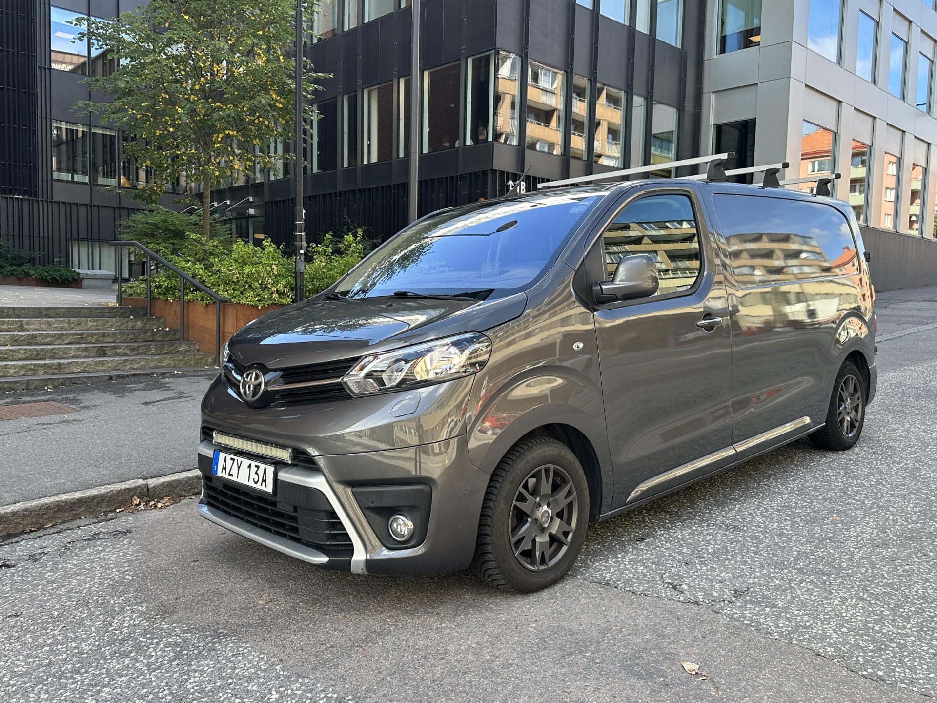 Toyota Proace 2.0 D 177 hk automat 2020 Ny-Kamrem-Värmare -Dragkrok -HUD Takräcke + inredning MOMS 