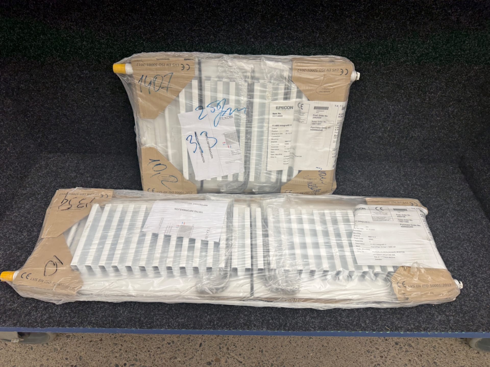 2st Epecon Integra40 radiatorer typ 11 400x600 och 300x1100 mm 