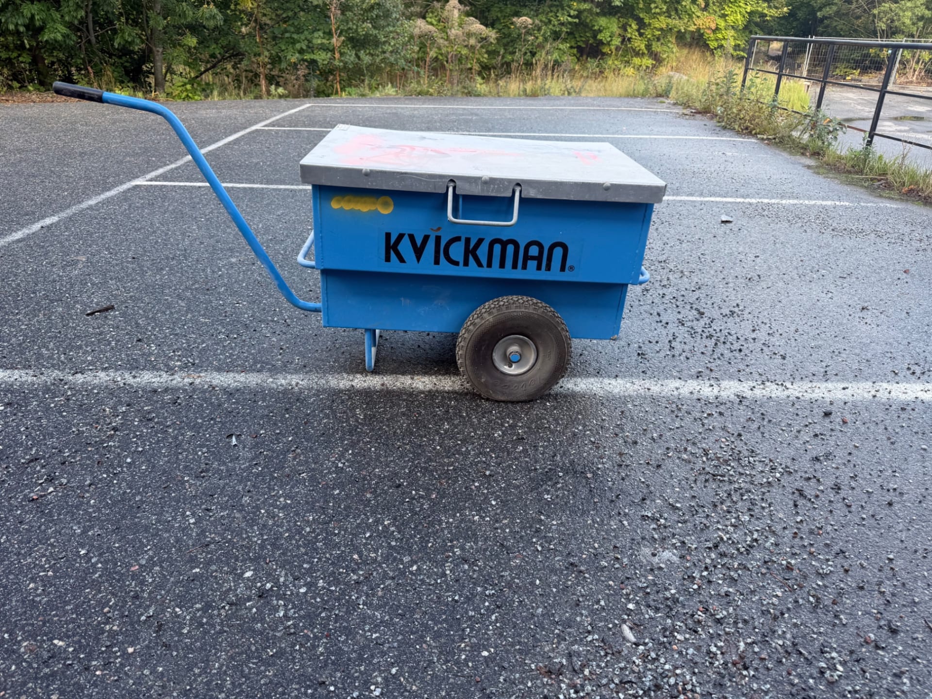 Kvickman materialvagn verktygsvagn med lock och draghandtag