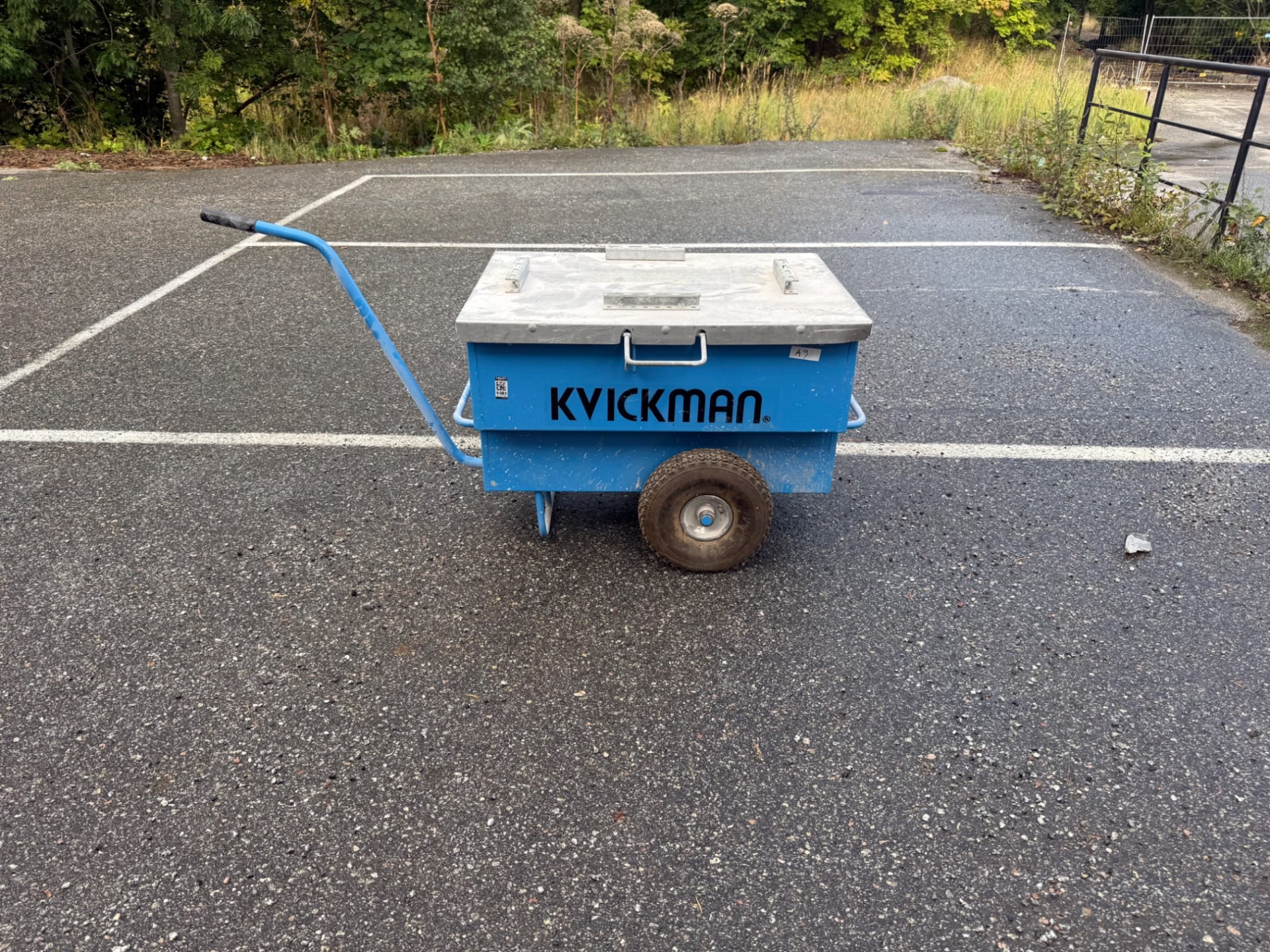 Kvickman materialvagn verktygsvagn med lock och draghandtag