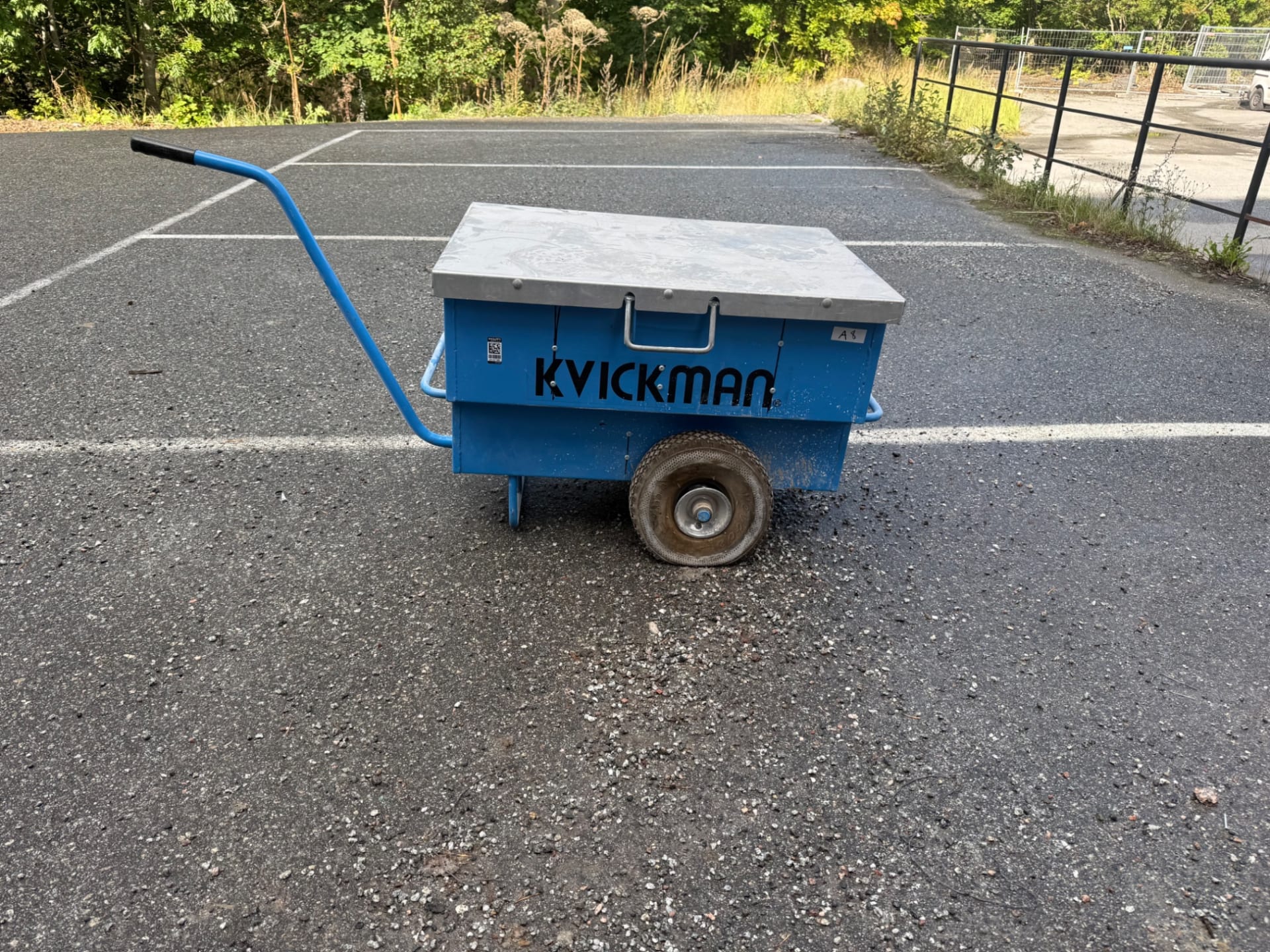 Kvickman materialvagn verktygsvagn med lock och draghandtag