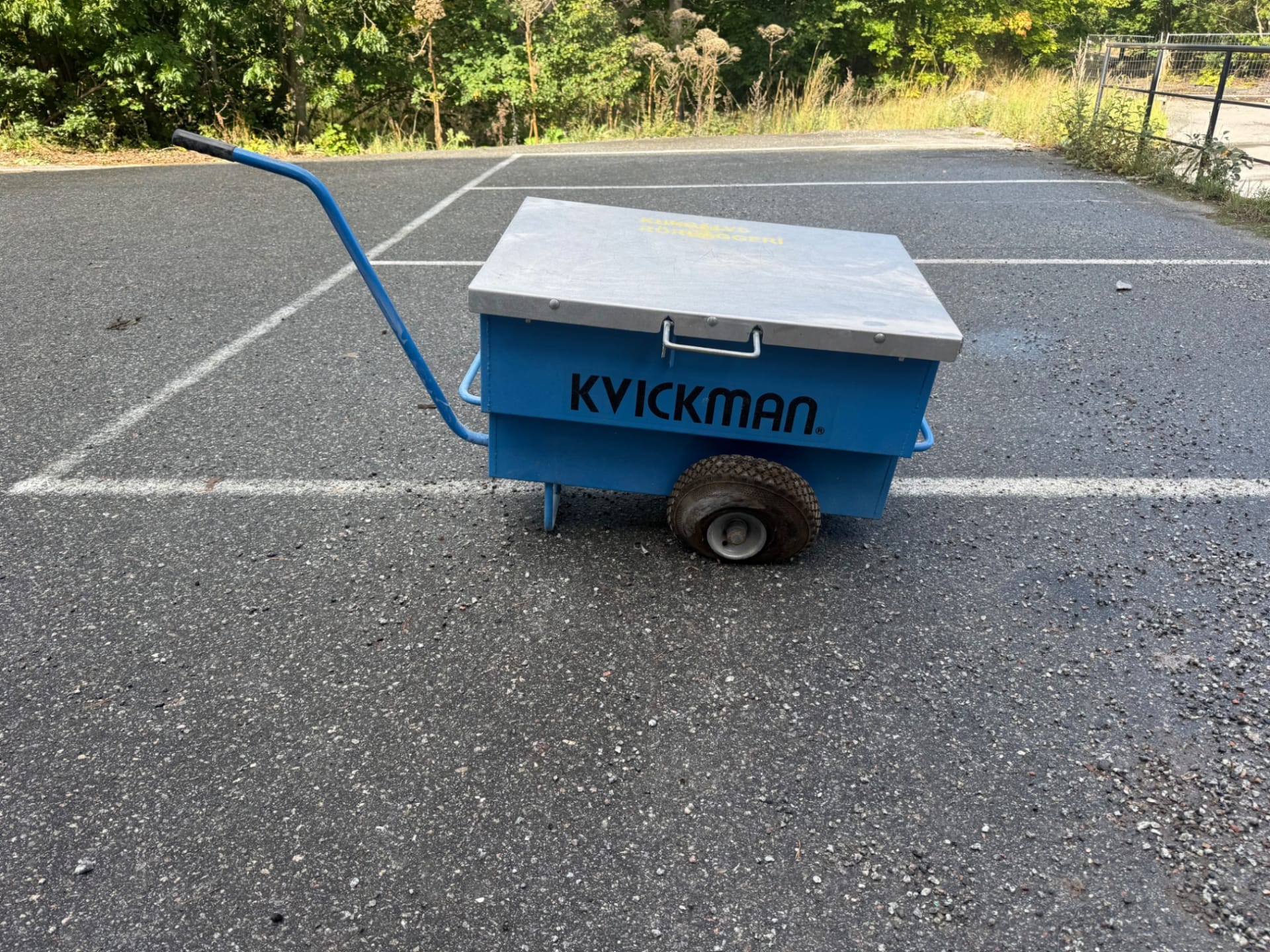 Kvickman materialvagn verktygsvagn med lock och draghandtag