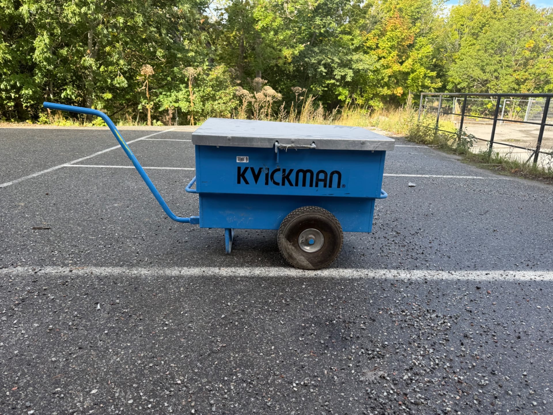 Kvickman materialvagn verktygsvagn med lock och draghandtag