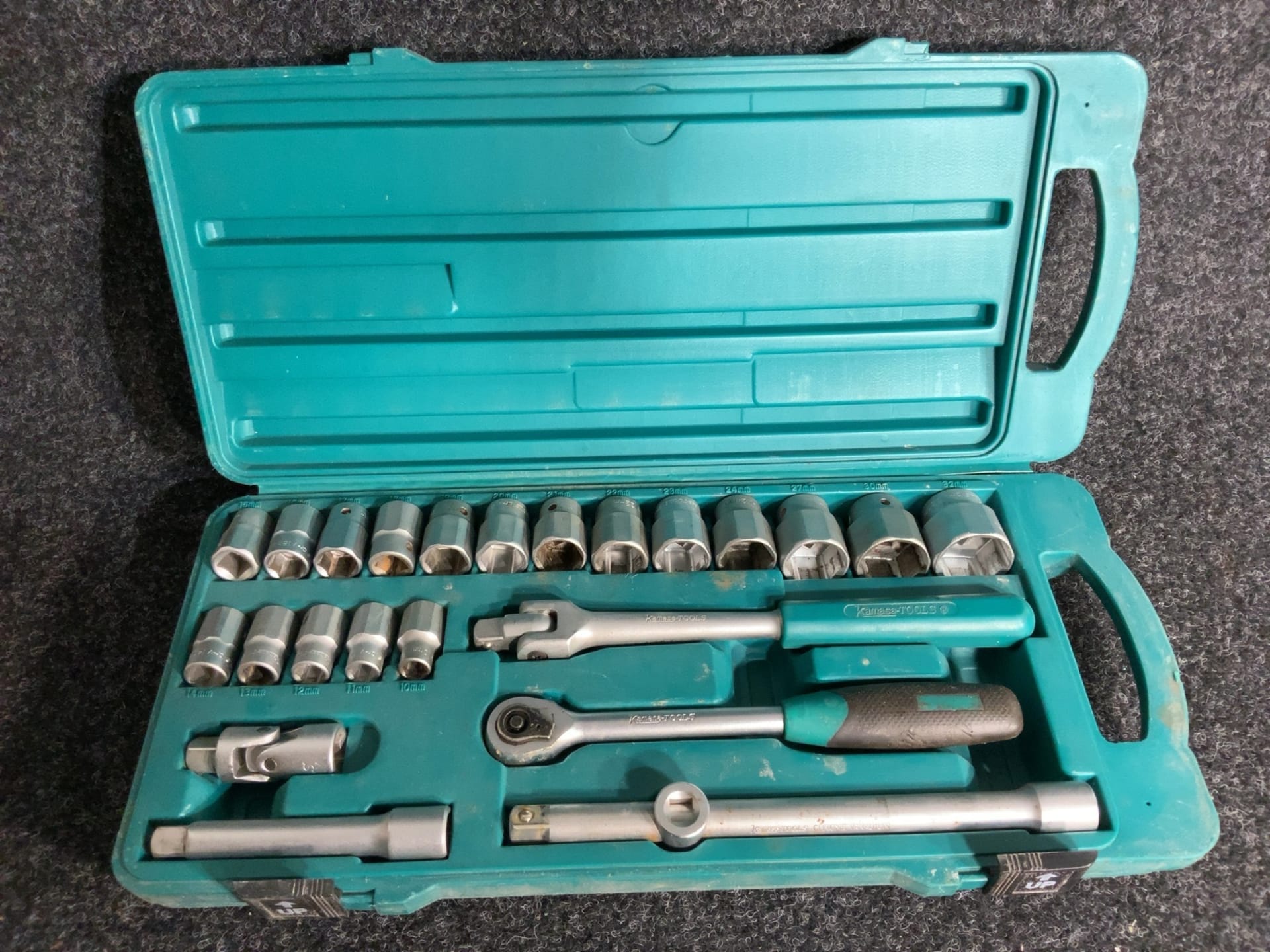 Kamasa-Tools Hylsnyckelsats spärrskaft med hylsor och förlängare i väska