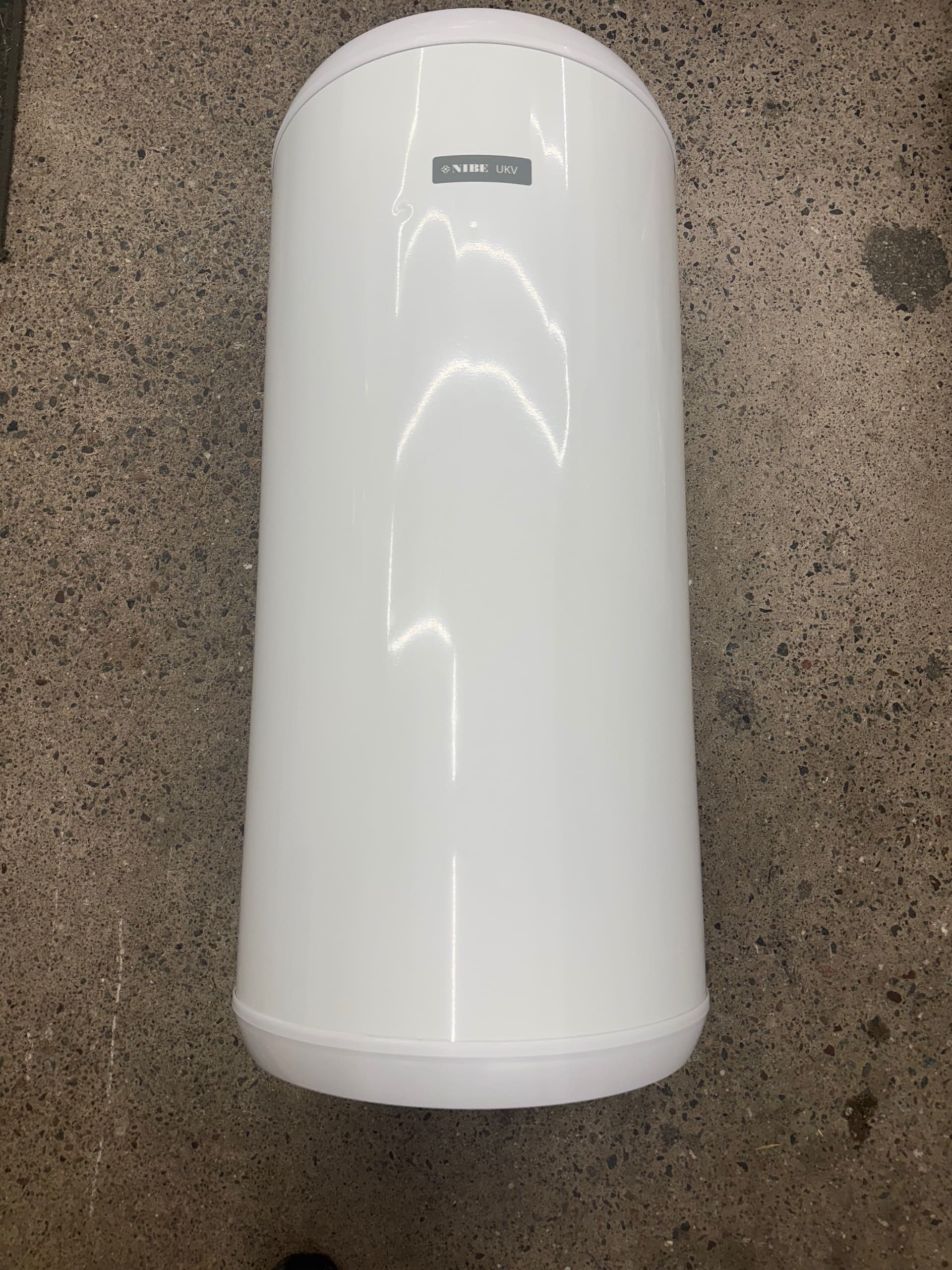 Oanvänd NIBE UKV 100 utjämningskärl volymtank bufferttank 100 liter RSK 6861936