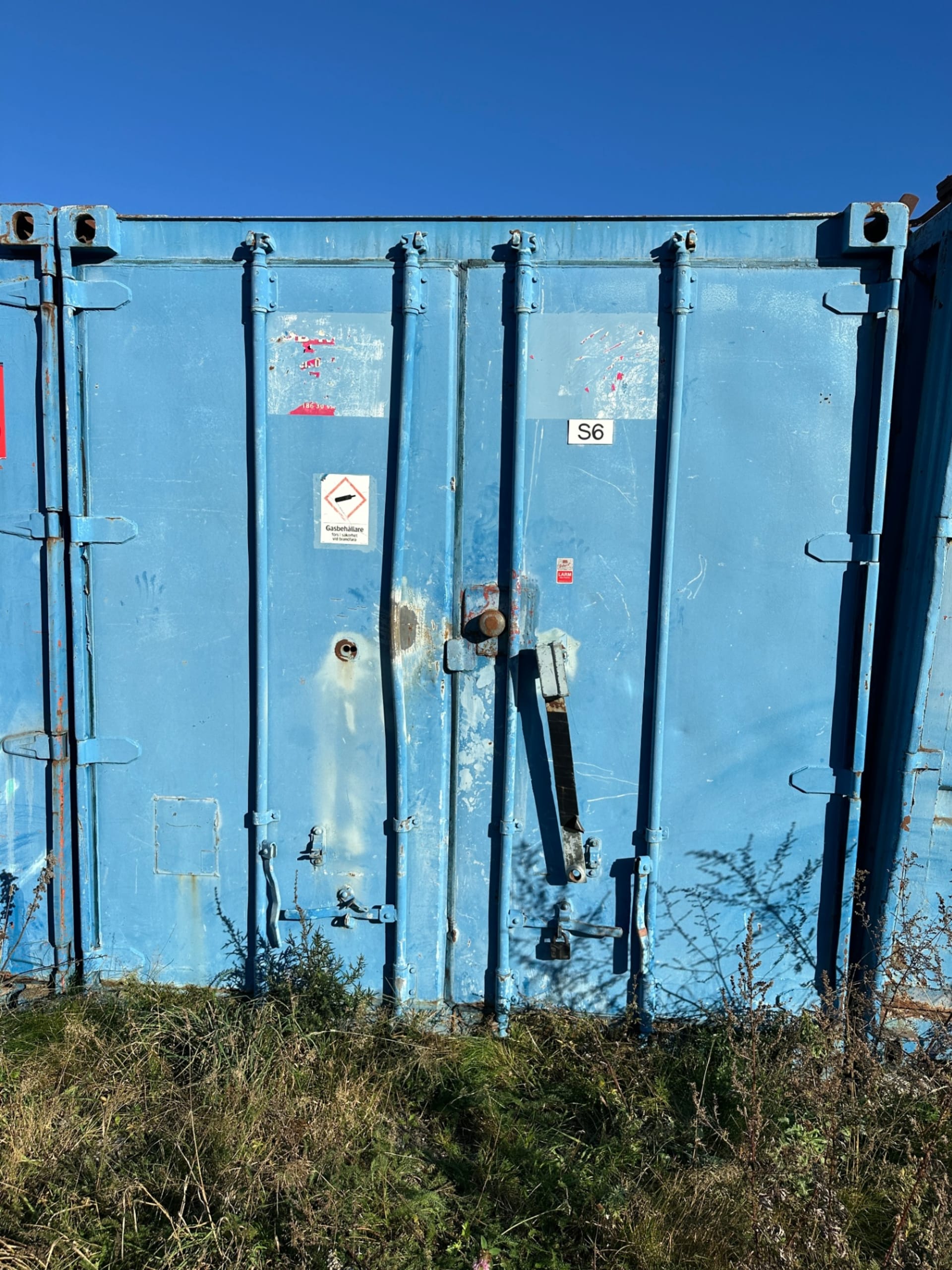 20 fot Container | förrådscontainer | sjöcontainer med hyllinredning och belysning