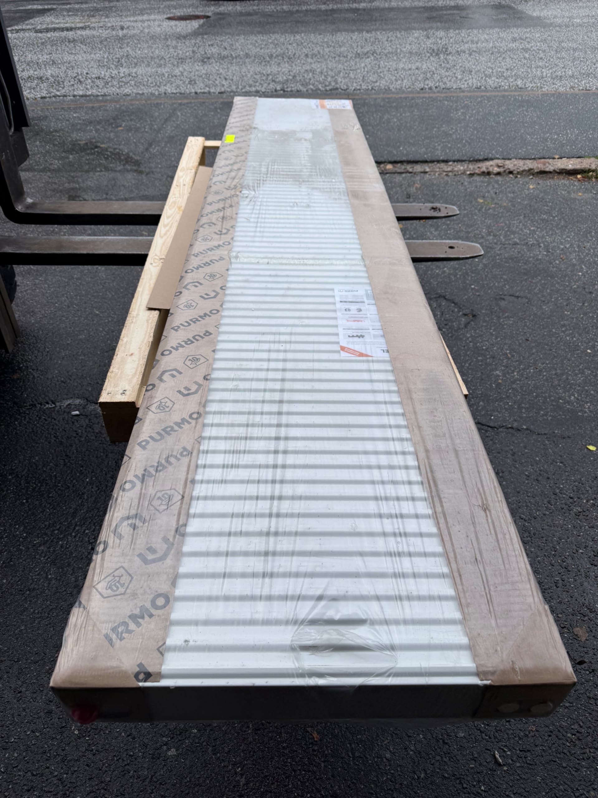Thermopanel radiator typ 22, 600x3000mm med integrerad koppel