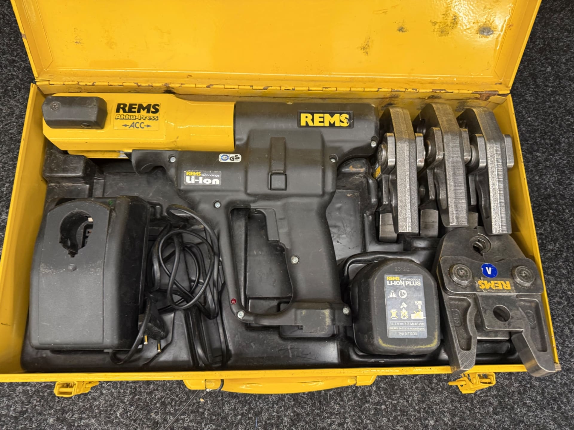 Pressmaskin | Pressverktyg AKKU-press  ACC 571004 med pressbackar (V12, V15, V22, V28)