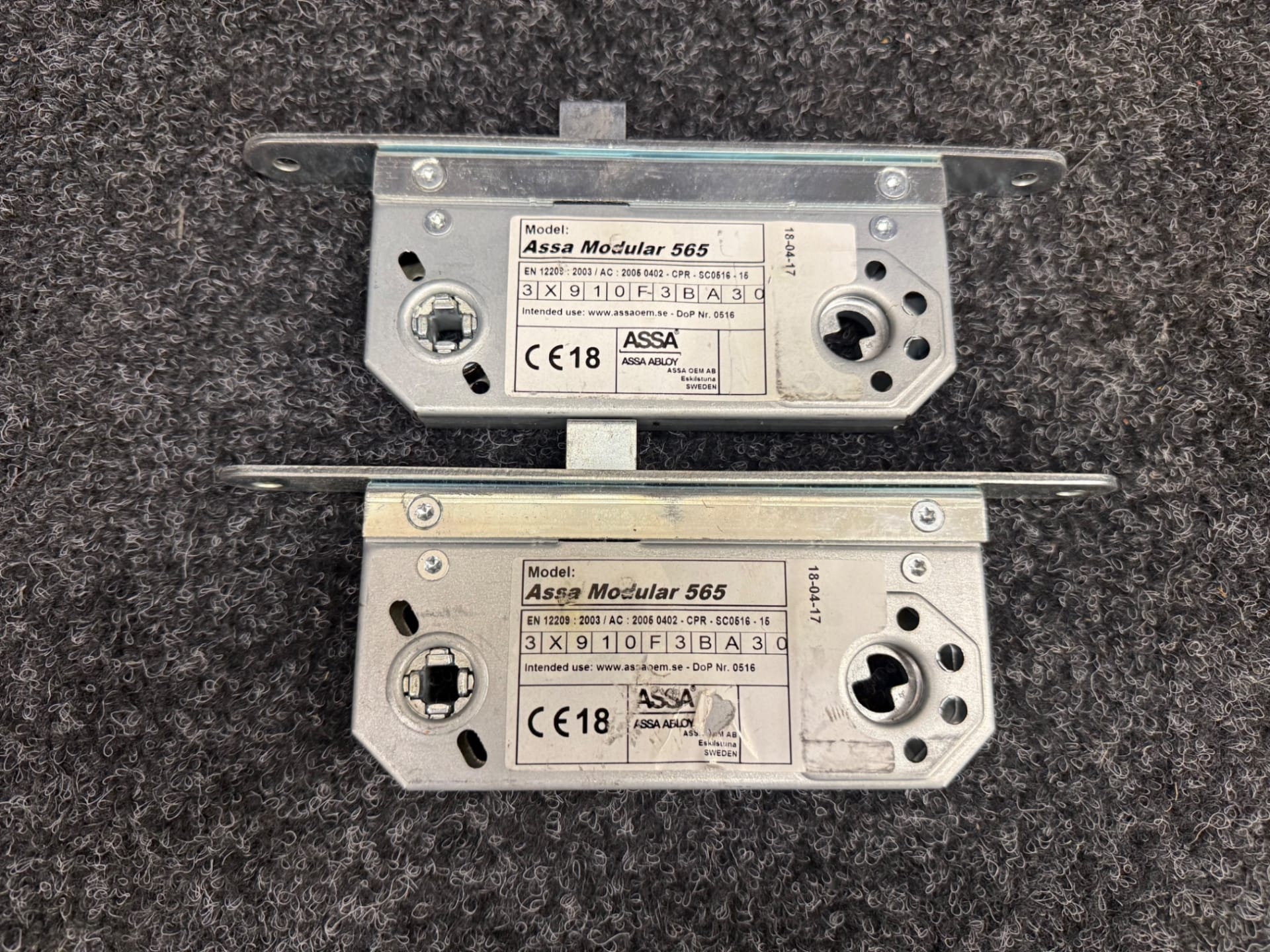 2 st ASSA ABLOY Modular 565 –  låshus med låsstolpar