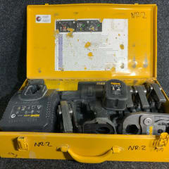 REMS pressmaskin pressverktyg med 5 st V pressbackar MV2 V15 V22 V28 V35 MED batteri och laddare