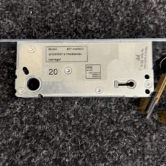 ASSA ABLOY 911 Connect låshus instickslås för dörr med 3 nycklar