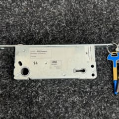 ASSA ABLOY 911 Connect låshus instickslås för dörr med 3 nycklar