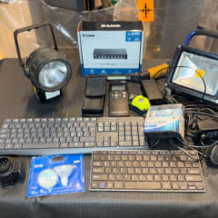 Datatillbehör och elektronik och  Belysning Grundfors fjär kontrol 