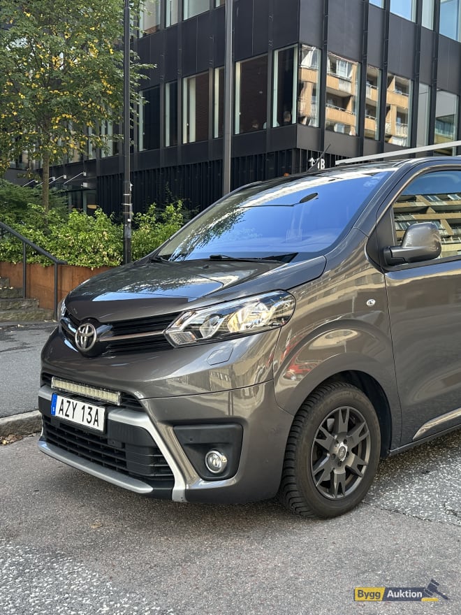 Toyota Proace 2.0 D 177 hk automat 2020 Ny-Kamrem-Värmare -Dragkrok -HUD Takräcke + inredning MOMS 