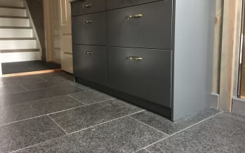 Slik rengjør du skifer innendørs