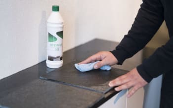 Flekkguide for betong, naturstein og fliser - Slik fjerner du flekker effektivt