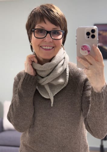 Simple By Bystrikk Bundle (genser & trekantskjerf)