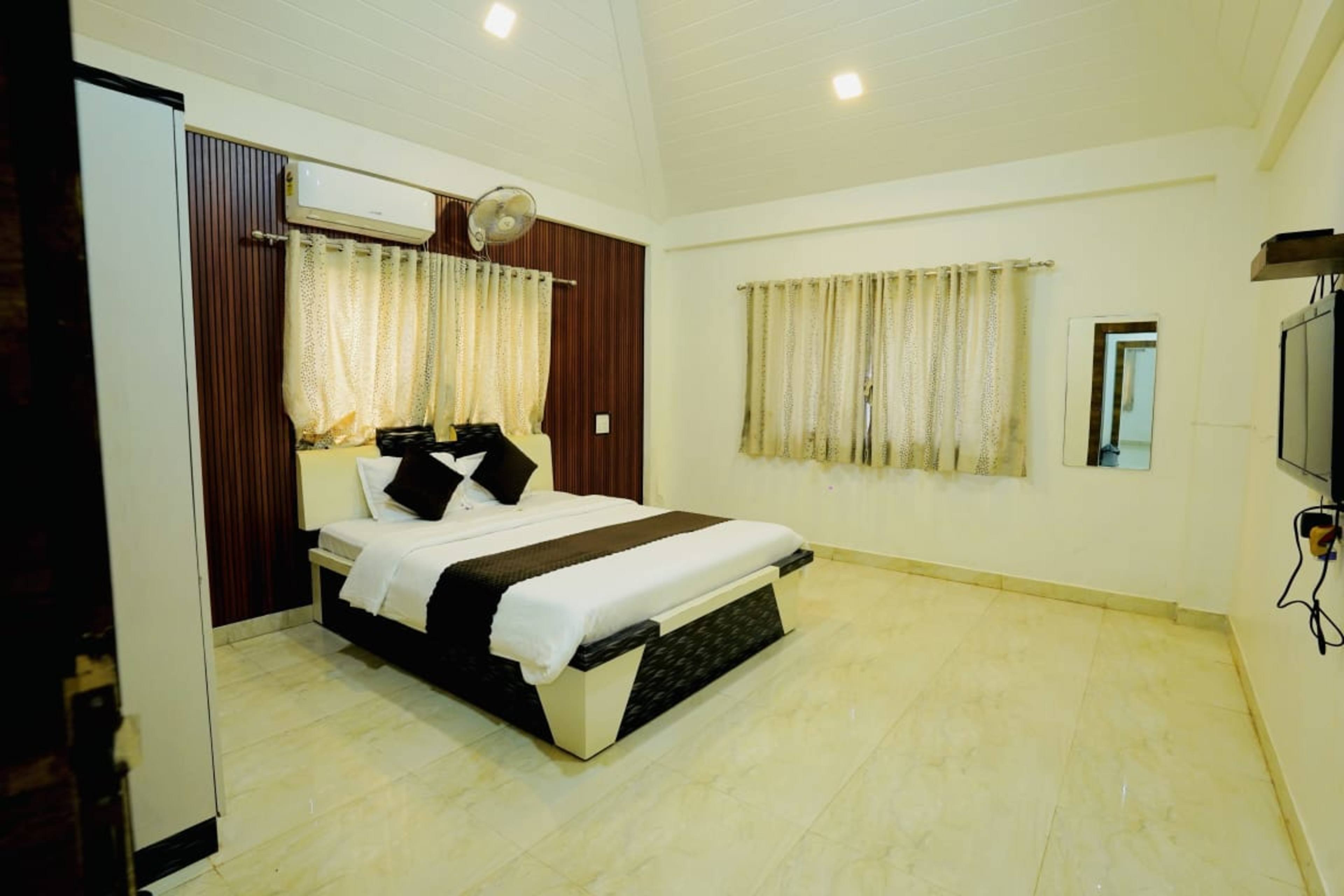 Modern Essence Villa gallery image Open-Plan Living Area in Near Parsi Point, Panchgani–Mahabaleshwar Road