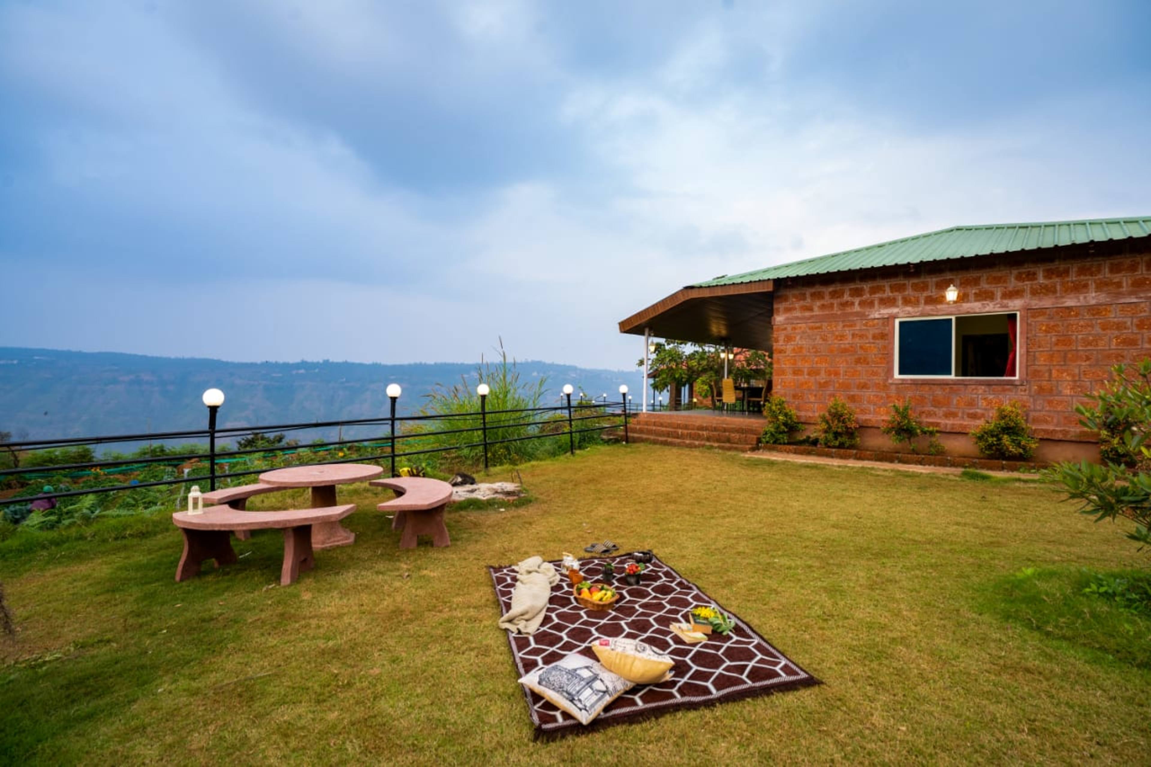 Garden Palace gallery image Infinity Pool in Satara Mahabaleshwar Road, Mahabaleshwar