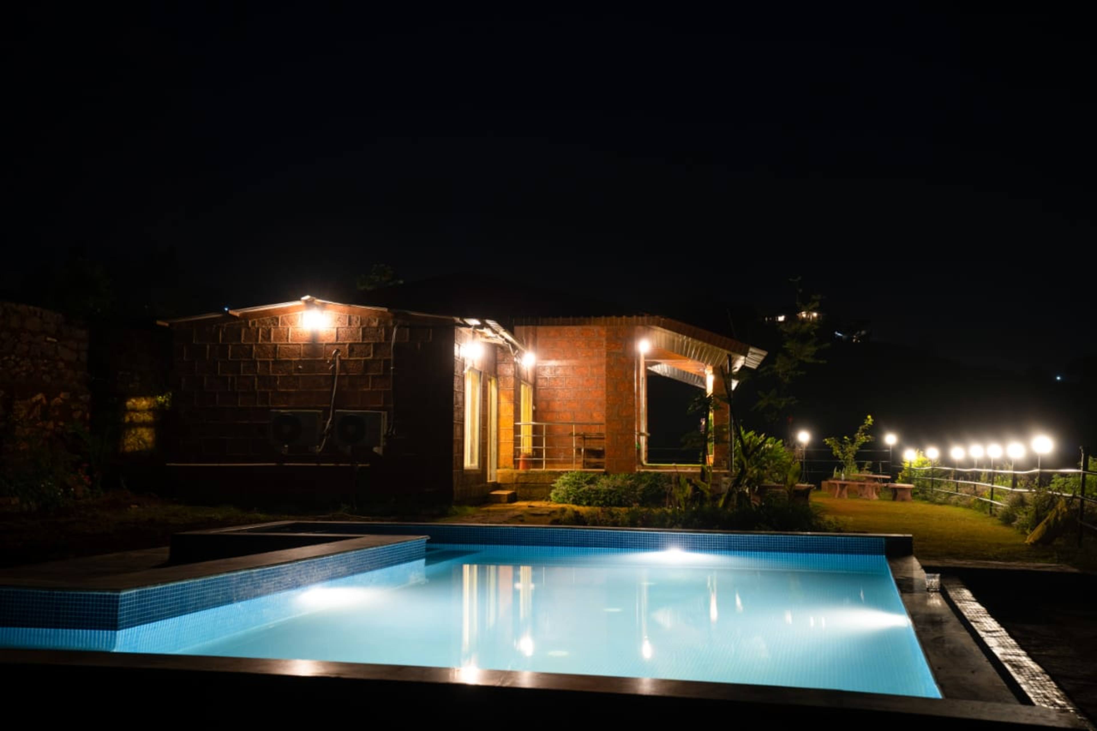 Garden Palace gallery image Hot Water in Satara Mahabaleshwar Road, Mahabaleshwar