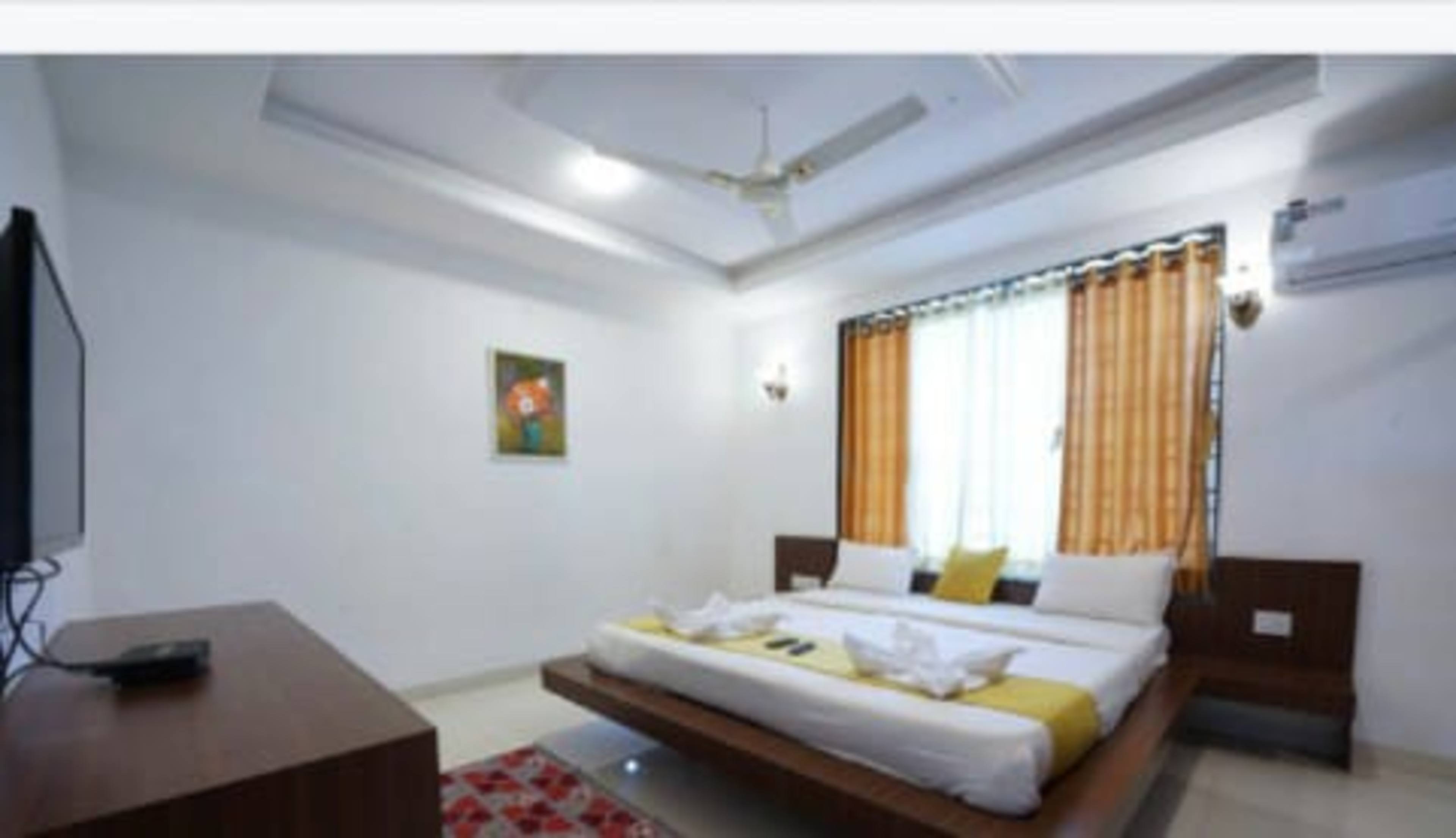 Luxury Retreat Estate gallery image Caretaker Available in Near Mapro Garden, Mahabaleshwar