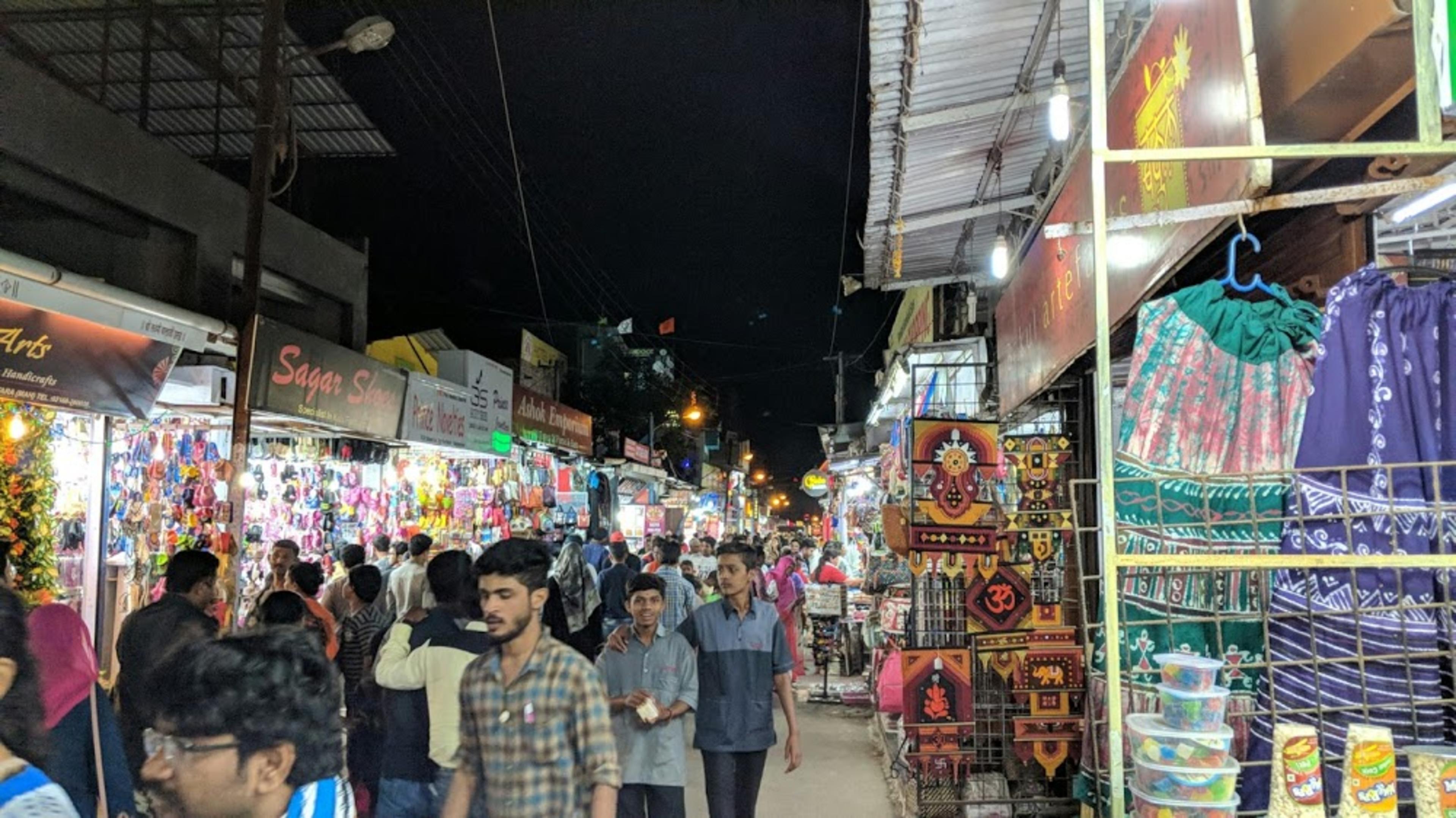 Mahabaleshwar Market Guide: What to Buy, Where to Find It, and What to Skip travel guide cover in Mahabaleshwar