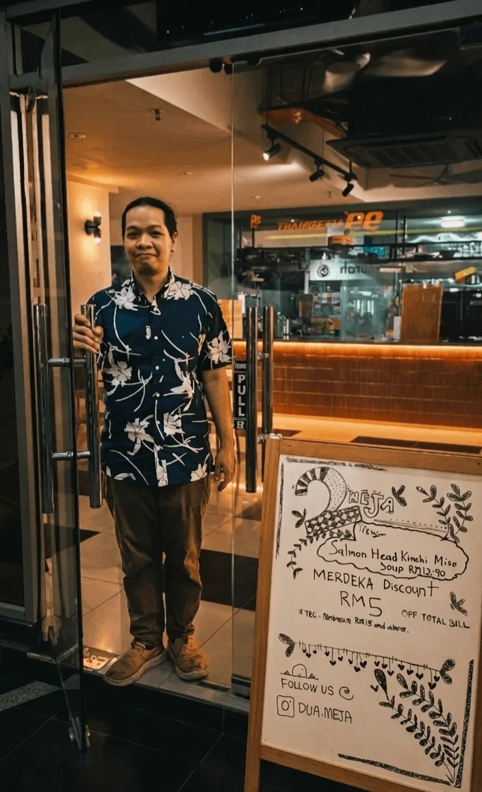 Dua Meja, Chow Kit: Entrance
