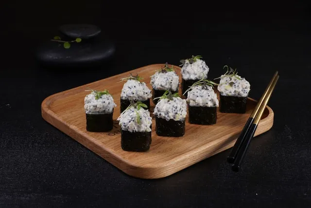 6 small sushi platters served on wooden tray